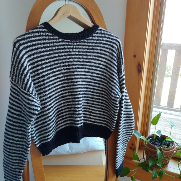 H&M Sweaters - ✨ H&M/Divided - Black & white striped sweater